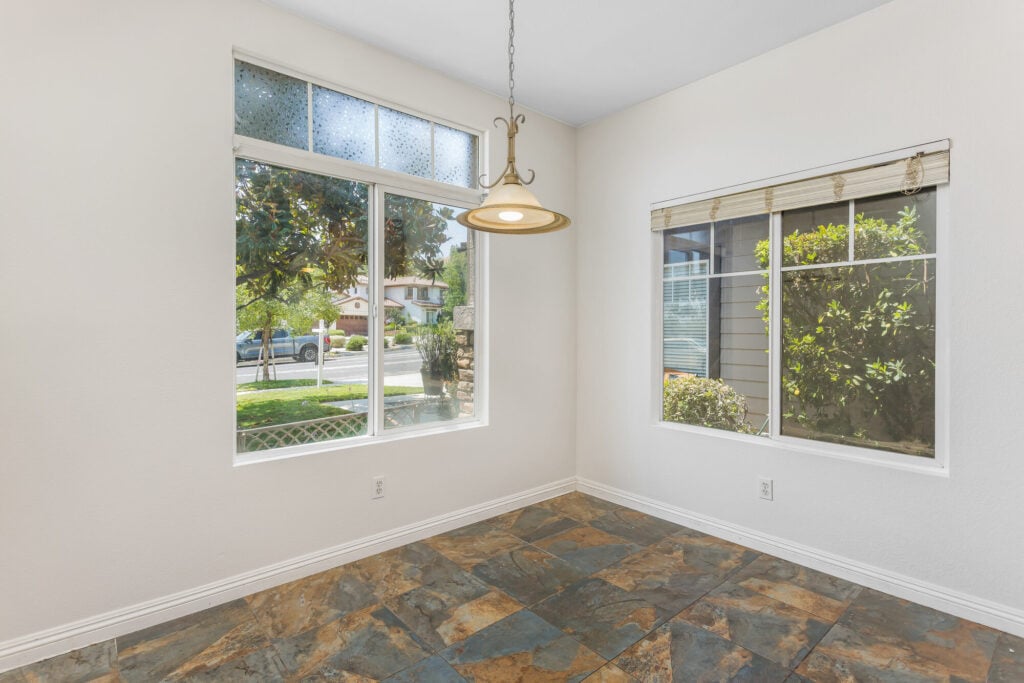  Eat-in dining space that seats six — DeBonis Real Estate Team]