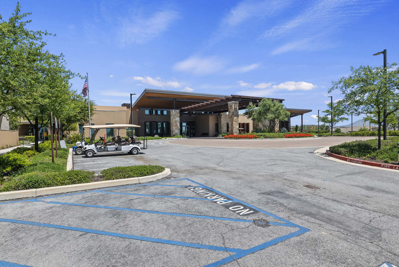 Porte-cochere and arrival drive at The VuePoint clubhouse, Altis