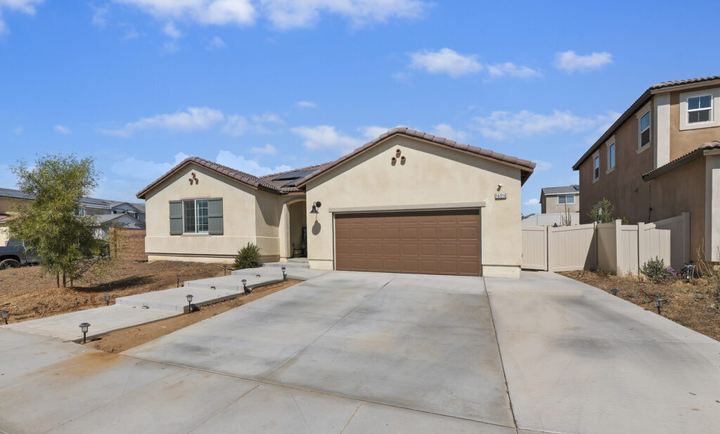 Driveway and attached two-car garage at 14016 Liguria, Beaumont