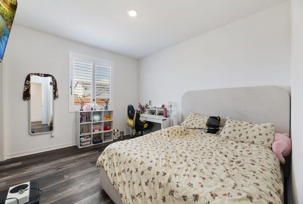 Fourth bedroom