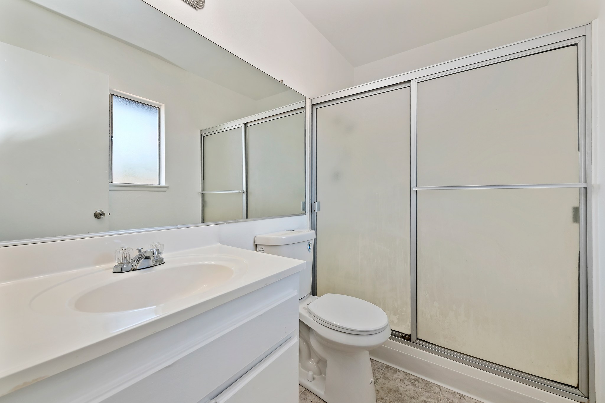 Bathroom with vanity and shower | 14927 Wintergreen St, Moreno Valley