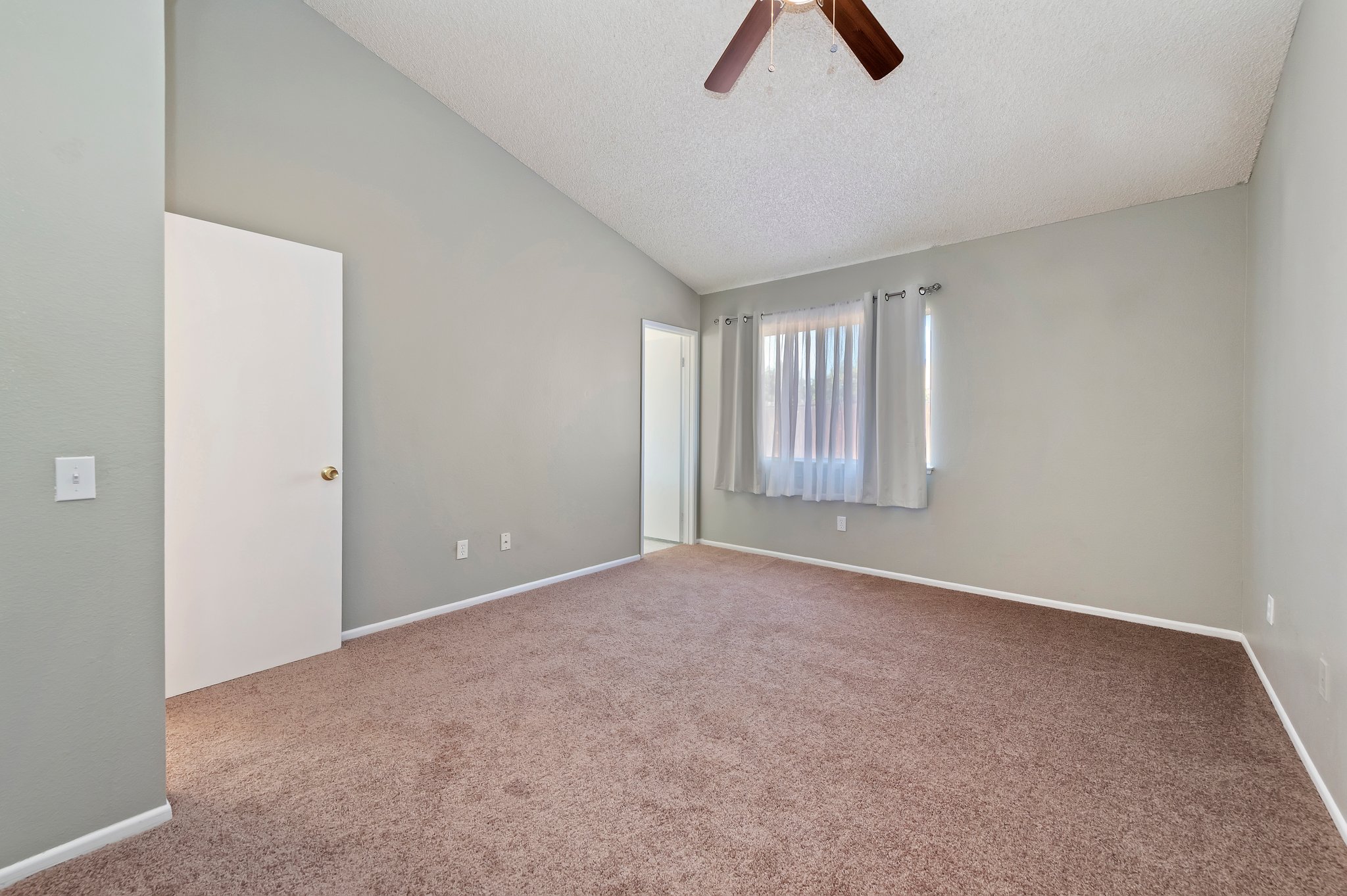 Bedroom with vaulted ceiling and carpet | 14927 Wintergreen St, Moreno Valley