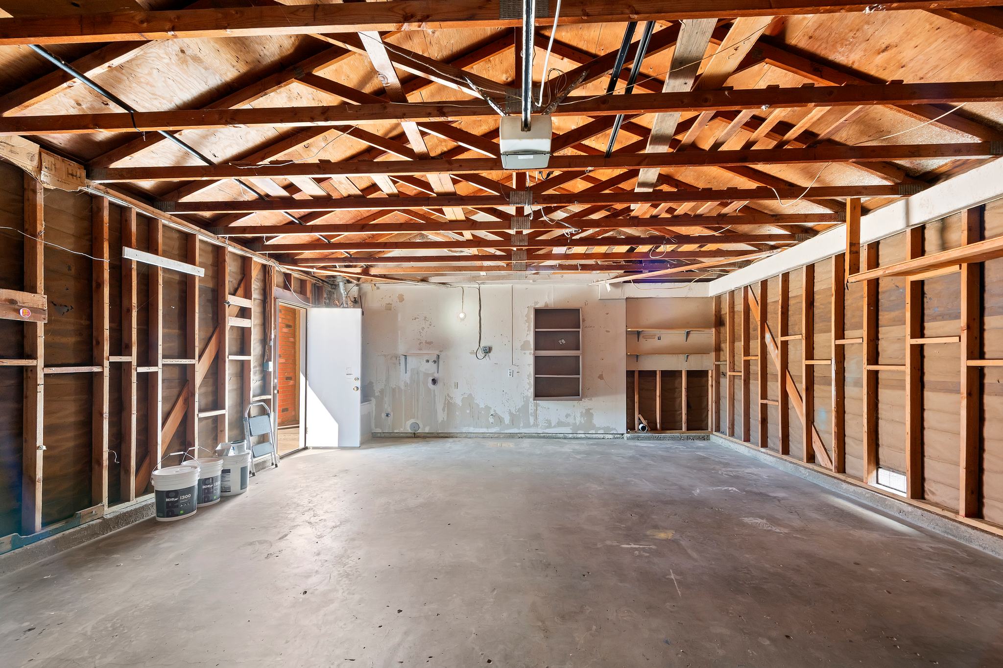 Garage interior with exposed rafters | 14927 Wintergreen St, Moreno Valley