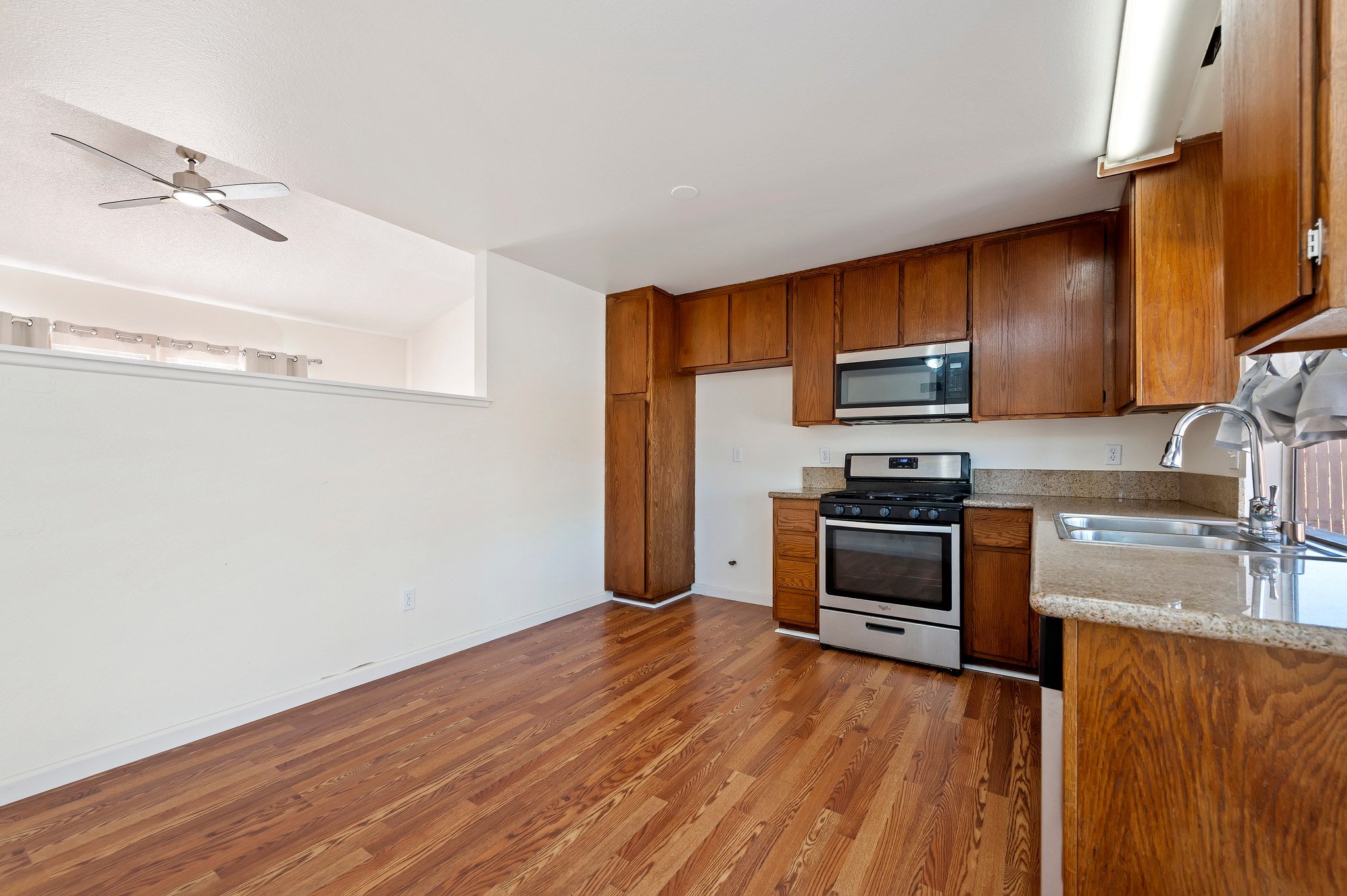 Kitchen counters and cabinets | 14927 Wintergreen St, Moreno Valley