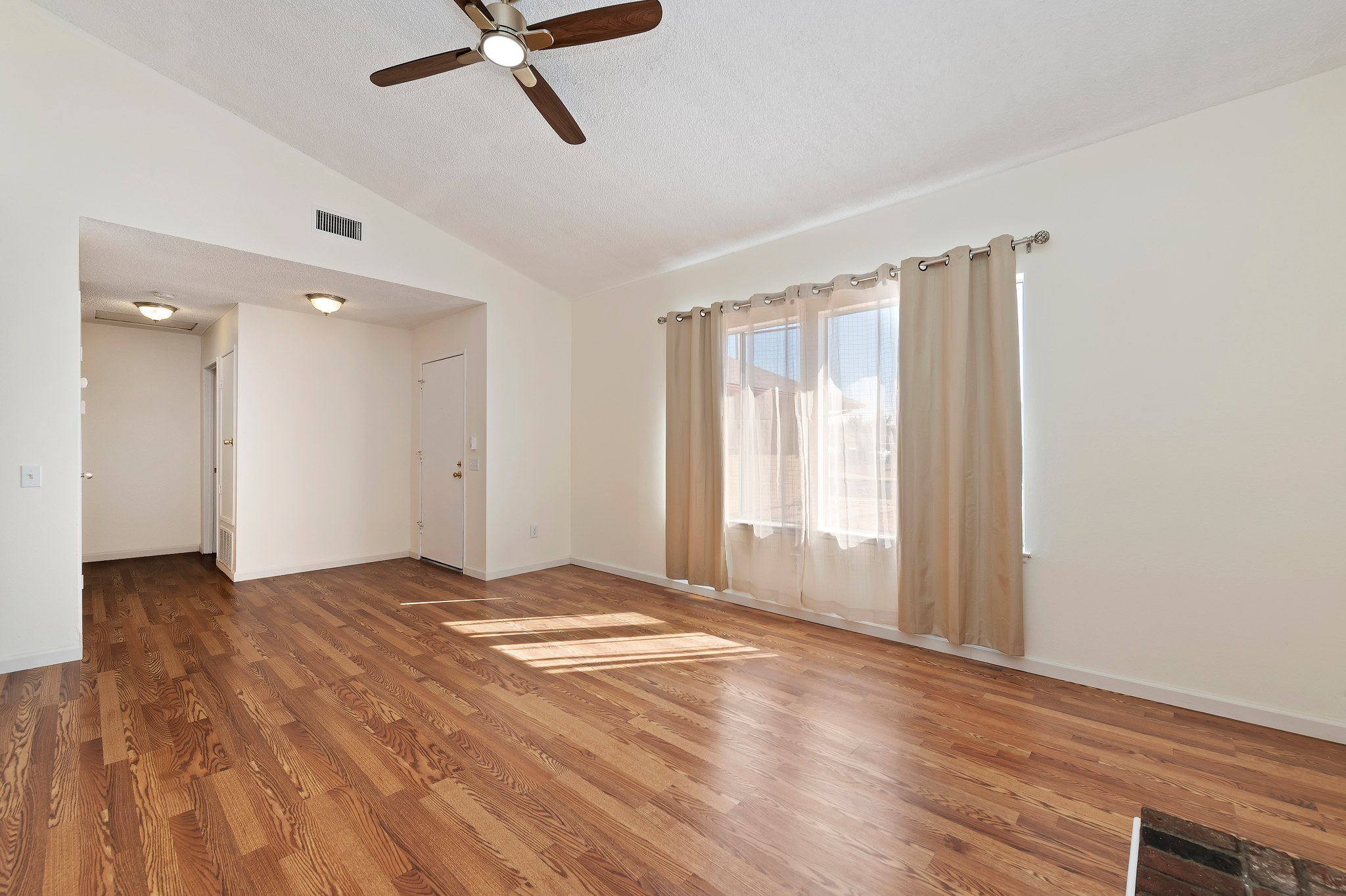 Living room looking toward the entry | 14927 Wintergreen St, Moreno Valley
