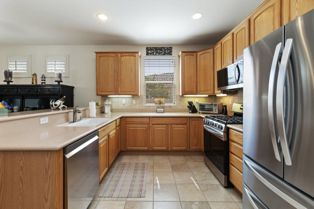 1142 Wisteria Way, Beaumont — kitchen with stainless steel appliances