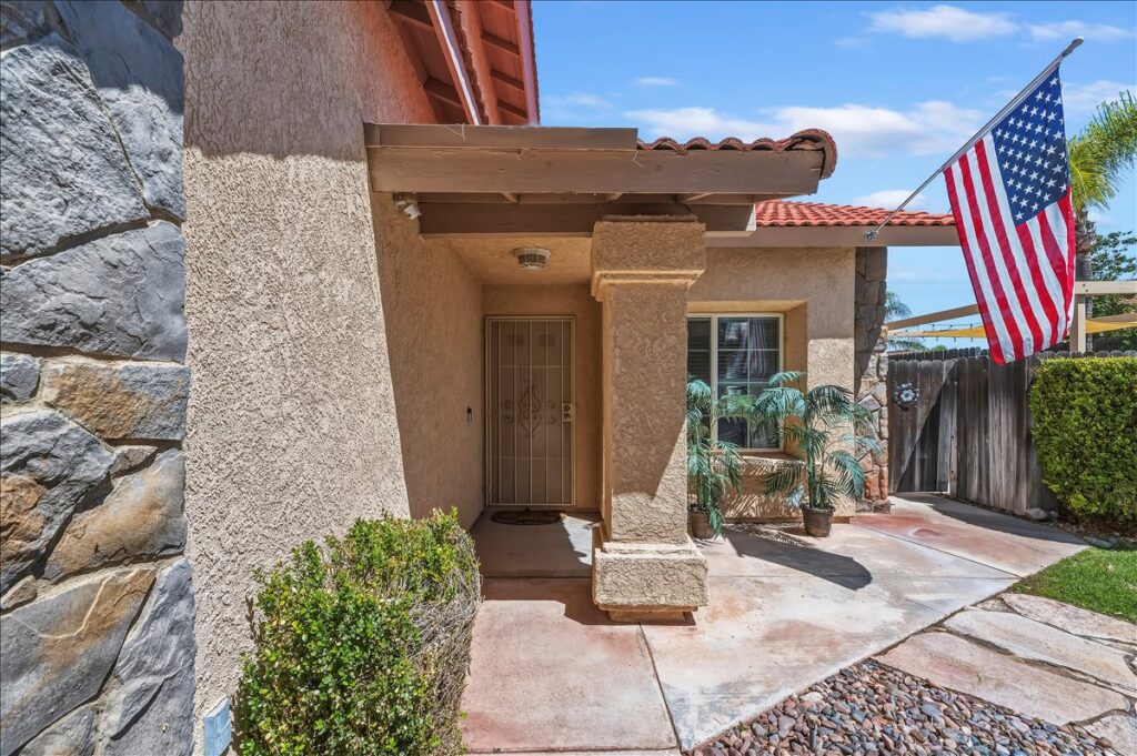 42138 Bancroft Way, Hemet — covered front porch and entry