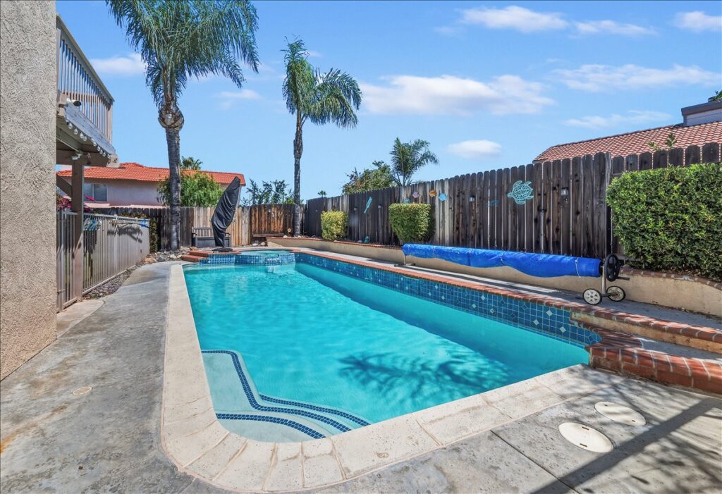 42138 Bancroft Way, Hemet — backyard pool