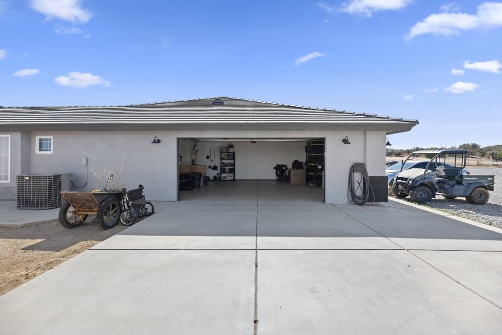 7122 Braceo St, Oak Hills — attached two-car garage and driveway