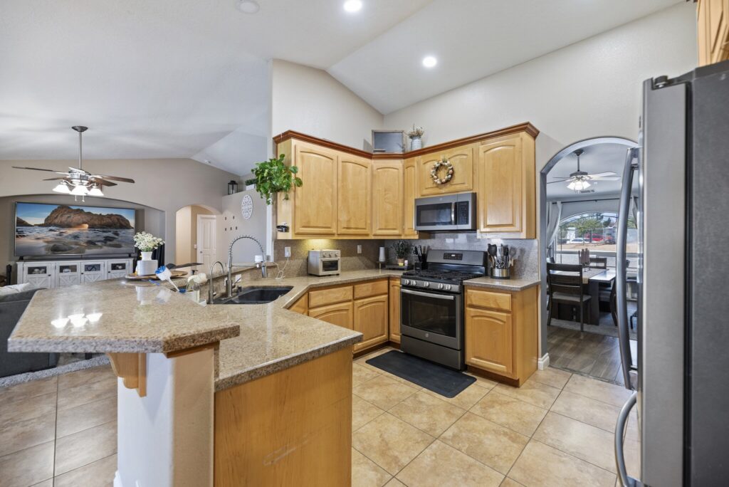 7122 Braceo St, Oak Hills — kitchen with breakfast bar and stainless steel appliances