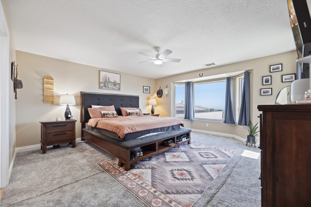 7122 Braceo St, Oak Hills — primary bedroom with bay window and ceiling fan